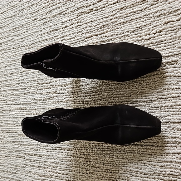 La Canadienne Suede Ankle Boots - Picture 1 of 6